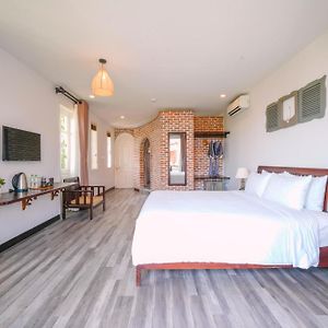 Queen Room Garden View